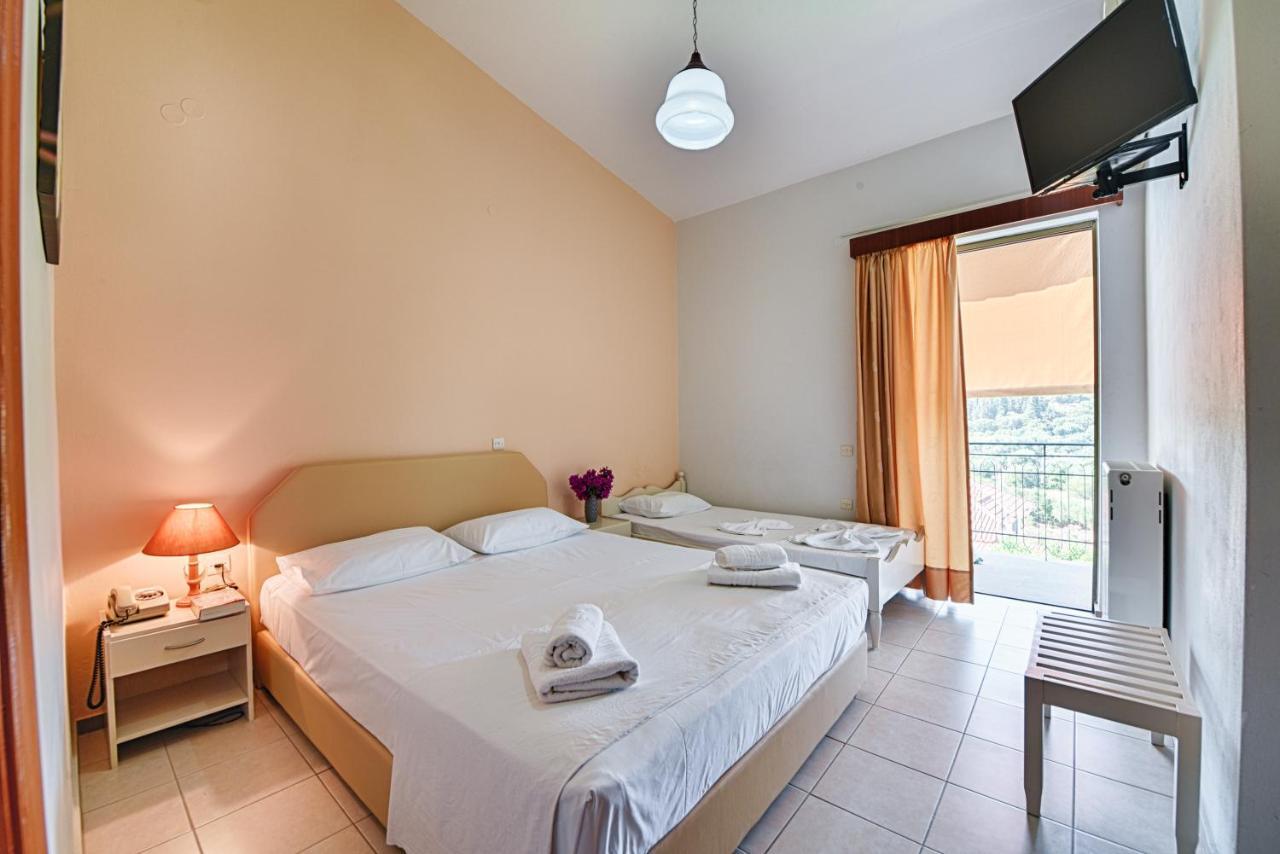 Ionis Hotel Troianata Екстериор снимка