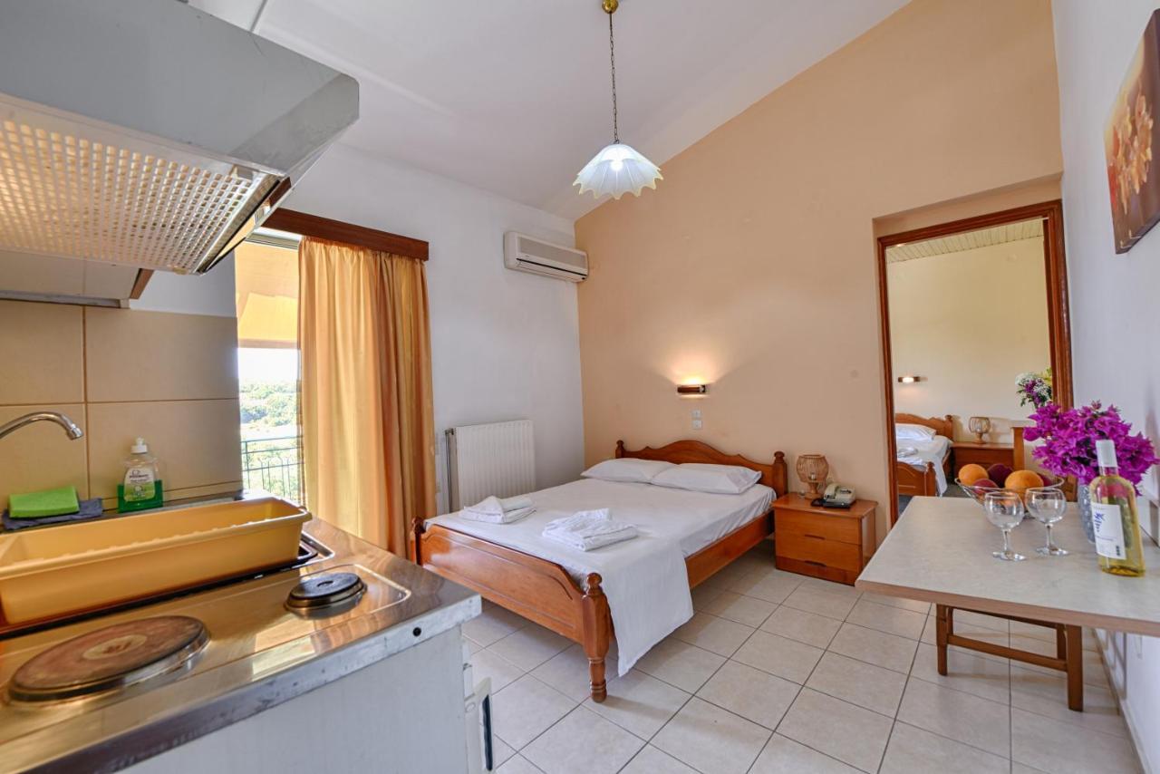 Ionis Hotel Troianata Екстериор снимка